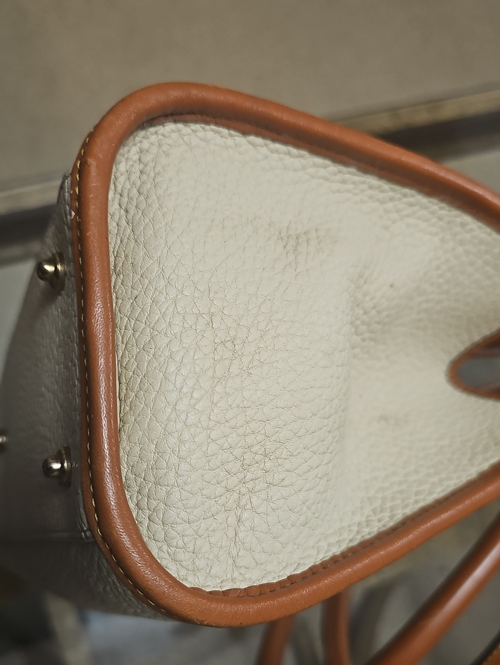 Dooney & Bourke Tan and Cream Leather Shoulder Bag ❤️ OFFERS WELCOMED!!❤️ - Picture 6 of 16